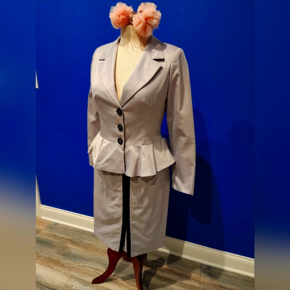 European fashion Episode Women's suit jacket & skirt light gray 40 (us size 10)